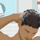 Pentear cabelos cacheados (para homens)