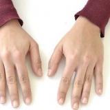 Aplicação de unhas artificiais