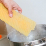 Prepare a lasanha