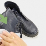 Deixando os sapatos de couro mais macios
