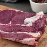 Prepare o bife levemente cozido