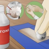 Removendo cola da madeira