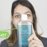 Aplicar maquiagem na pele oleosa