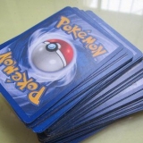 Jogando com cartas de pokémon