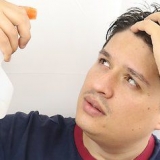 Coloque mousse no cabelo do jeito certo