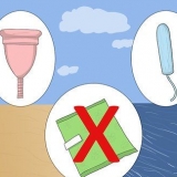 Ir à praia quando está menstruada