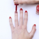 Deixe o esmalte secar rapidamente
