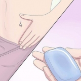 Mantenha piercings no umbigo limpos