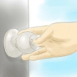 Praticar nudismo no seu quarto sem que ninguém saiba