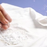 Remova manchas de óleo com bicarbonato de sódio