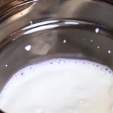 Fazendo paneer (queijo indiano)