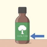 Trate espinhas com óleo de melaleuca