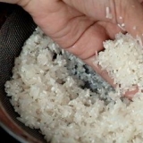 Cozinhar arroz no micro-ondas