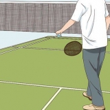 Servindo no badminton