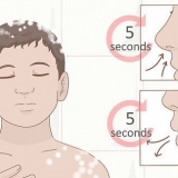 Tirando xampu dos olhos