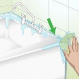 Remova o selante de silicone