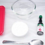 Fazendo slime com amido de milho e gel de banho