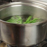 Prepare o feijão verde