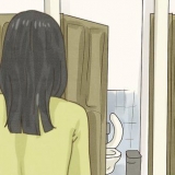 Cagando em pé no vaso sanitário