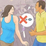Pare de olhar para o decote de uma garota