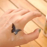 Remova tatuagens temporárias