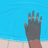 Diagnosticar e remediar a água turva da piscina