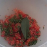 Fazendo sopa de tomate turco