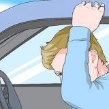 Sair do carro sem choque estático