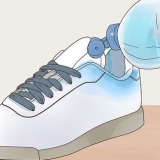 Tirando manchas de jeans dos sapatos