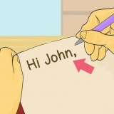 Escrevendo para um amigo por correspondência pela primeira vez