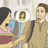 Pergunte se alguém gosta de um amigo seu