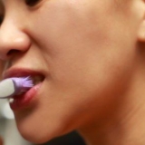 Obtenha dentes brancos, limpos e brilhantes