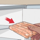 Preparando salsichas no forno
