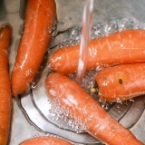 Preparando cenouras