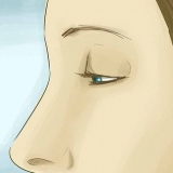 Faça exercícios de ioga para os olhos