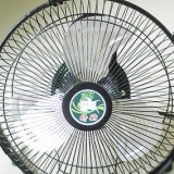 Faça você mesmo um ar condicionado simples com um ventilador e garrafas de água