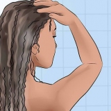 Certificando-se de que a transição do cabelo relaxado para o natural corra bem