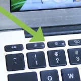 Garantir que a tela do laptop seja claramente legível do lado de fora