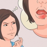 Obtendo um piercing no lábio