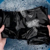 Cuidando das roupas de látex