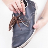 Tirando listras pretas dos sapatos