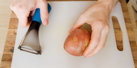 Descascar batatas