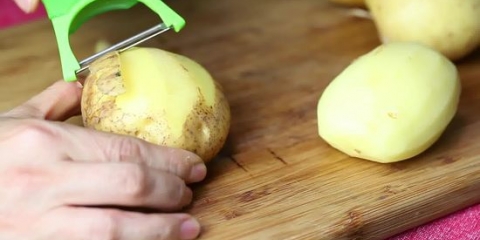 Assar batatas no forno