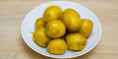 Fazendo salada de batata