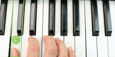 Kortjakje está sempre doente tocando piano