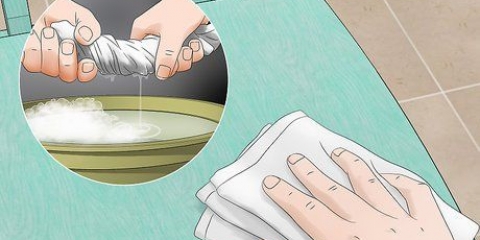 Aplicação de verniz na pintura