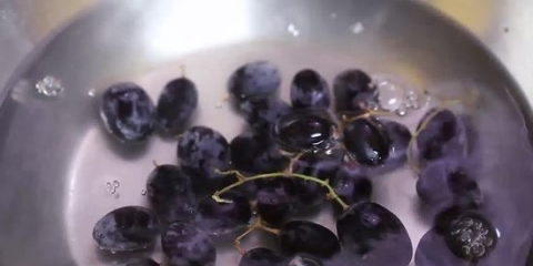 Fazendo uvas congeladas