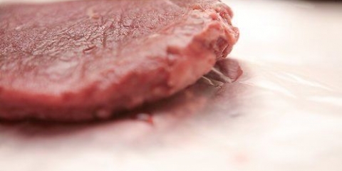 Assar bife em uma caçarola