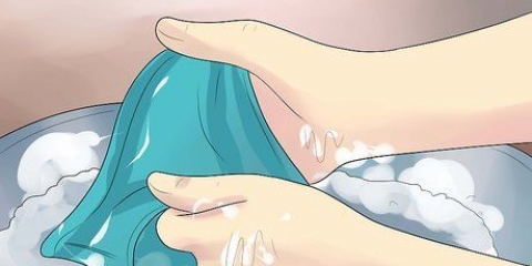 Tirar manchas de sangue da calcinha