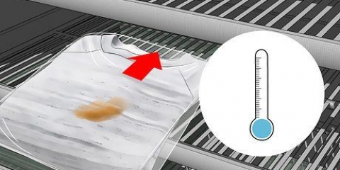Removendo resina de árvore da roupa